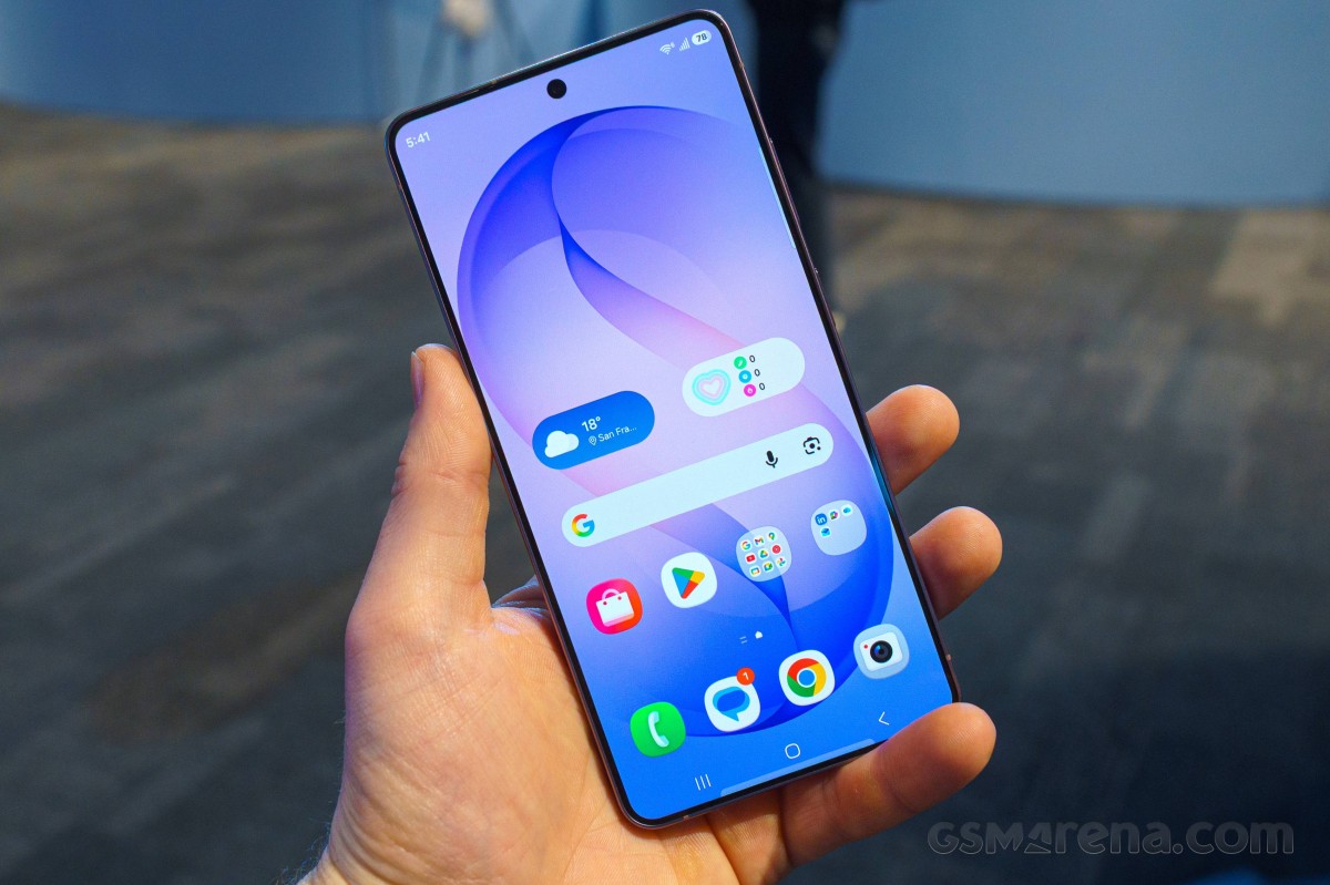 Обзор Samsung Galaxy S26 Ultra, S26 Plus и S26: сравнение и цены в России картинка Смартфон Samsung Galaxy S26 Ultra: ставка на ИИ | DGL.RU