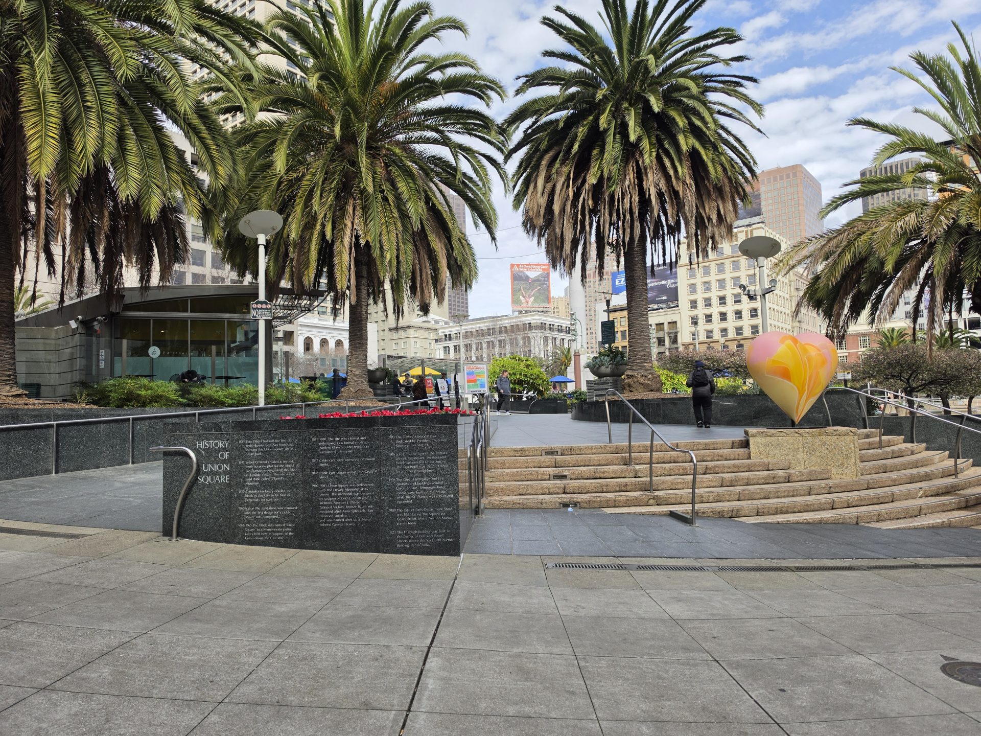 Обзор Samsung Galaxy S26 Ultra, S26 Plus и S26: сравнение и цены в России картинка Смартфон Samsung Galaxy S26 Ultra: ставка на ИИ | DGL.RU