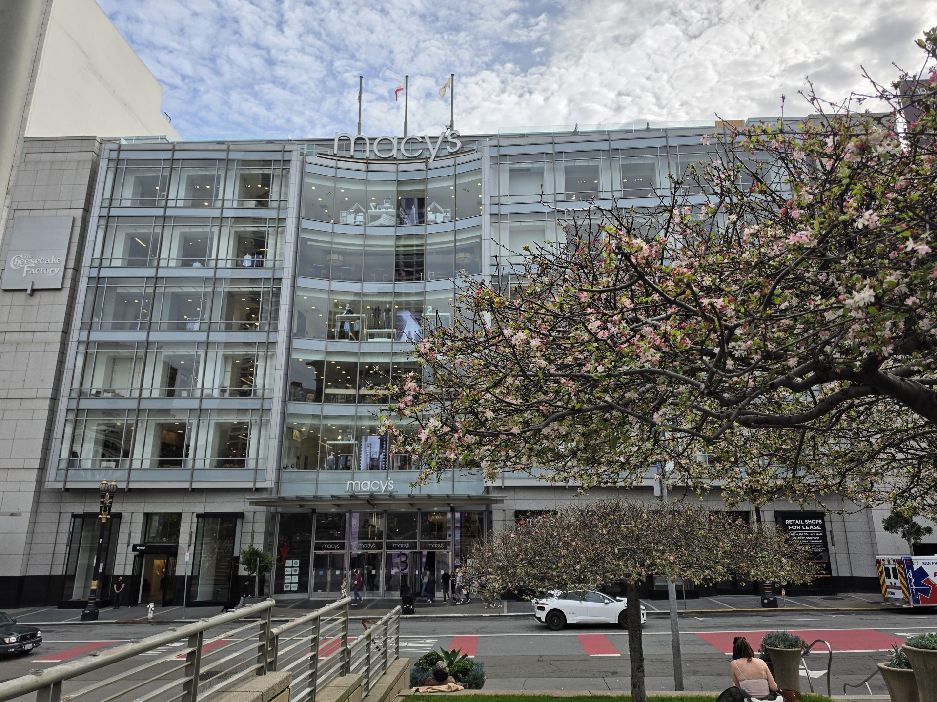 Обзор Samsung Galaxy S26 Ultra, S26 Plus и S26: сравнение и цены в России картинка Смартфон Samsung Galaxy S26 Ultra: ставка на ИИ | DGL.RU