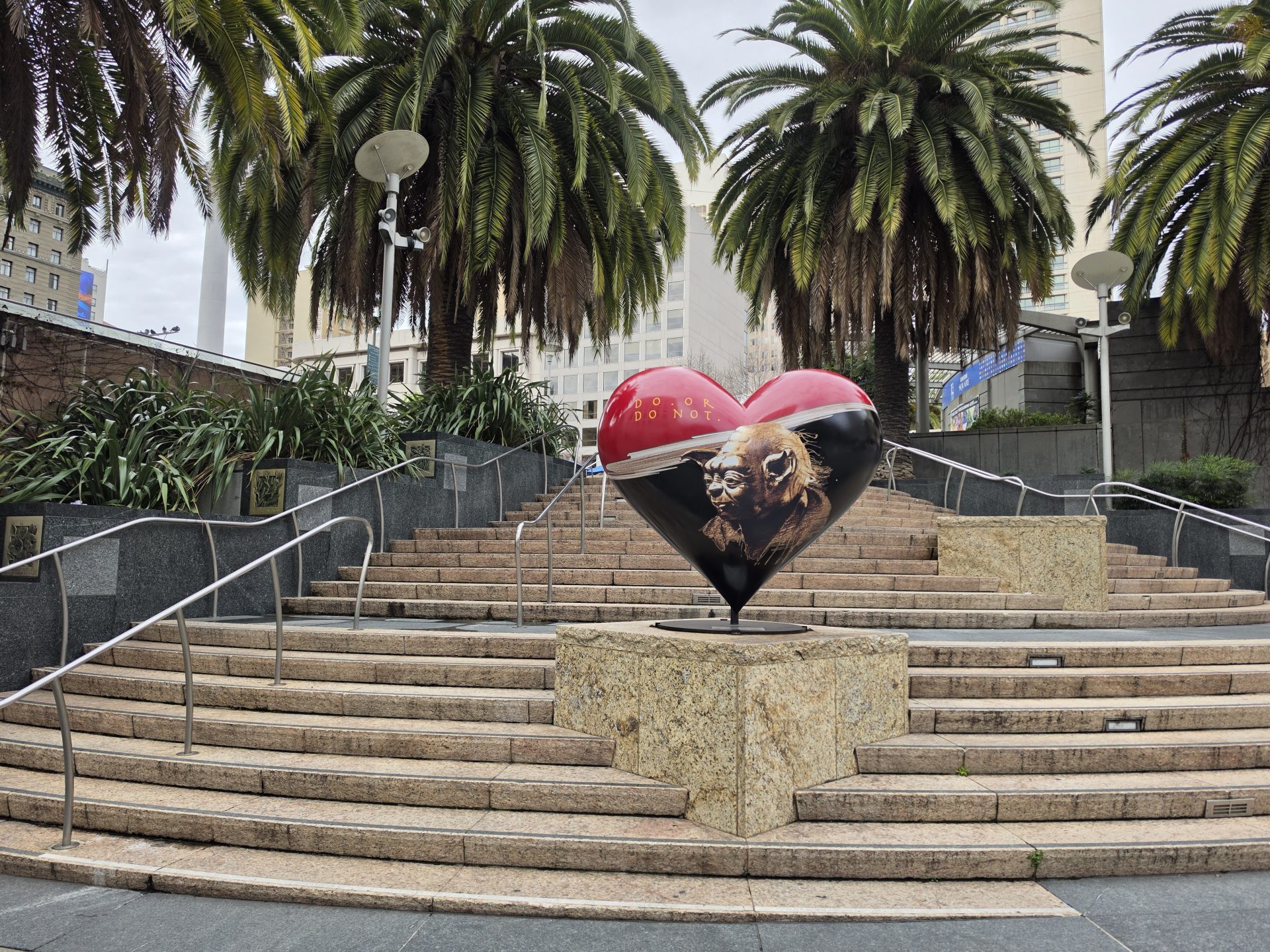 Обзор Samsung Galaxy S26 Ultra, S26 Plus и S26: сравнение и цены в России картинка Смартфон Samsung Galaxy S26 Ultra: ставка на ИИ | DGL.RU