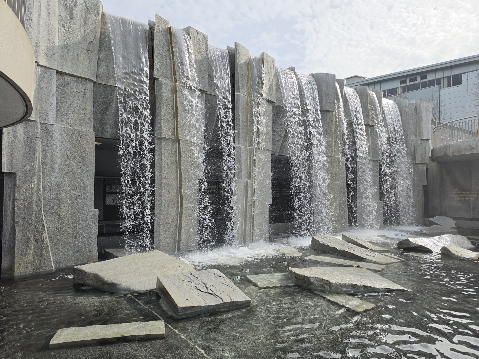 Обзор Samsung Galaxy S26 Ultra, S26 Plus и S26: сравнение и цены в России картинка Смартфон Samsung Galaxy S26 Ultra: ставка на ИИ | DGL.RU