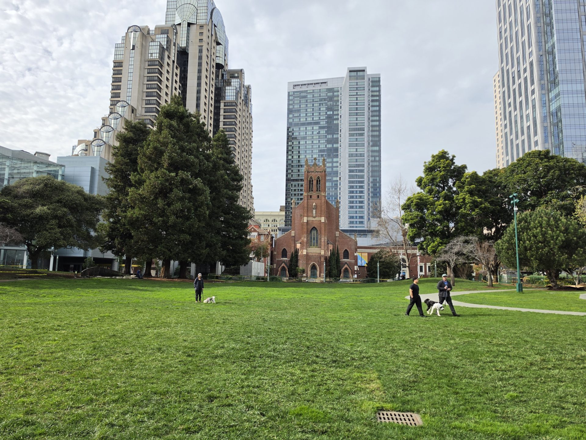 Обзор Samsung Galaxy S26 Ultra, S26 Plus и S26: сравнение и цены в России картинка Смартфон Samsung Galaxy S26 Ultra: ставка на ИИ | DGL.RU