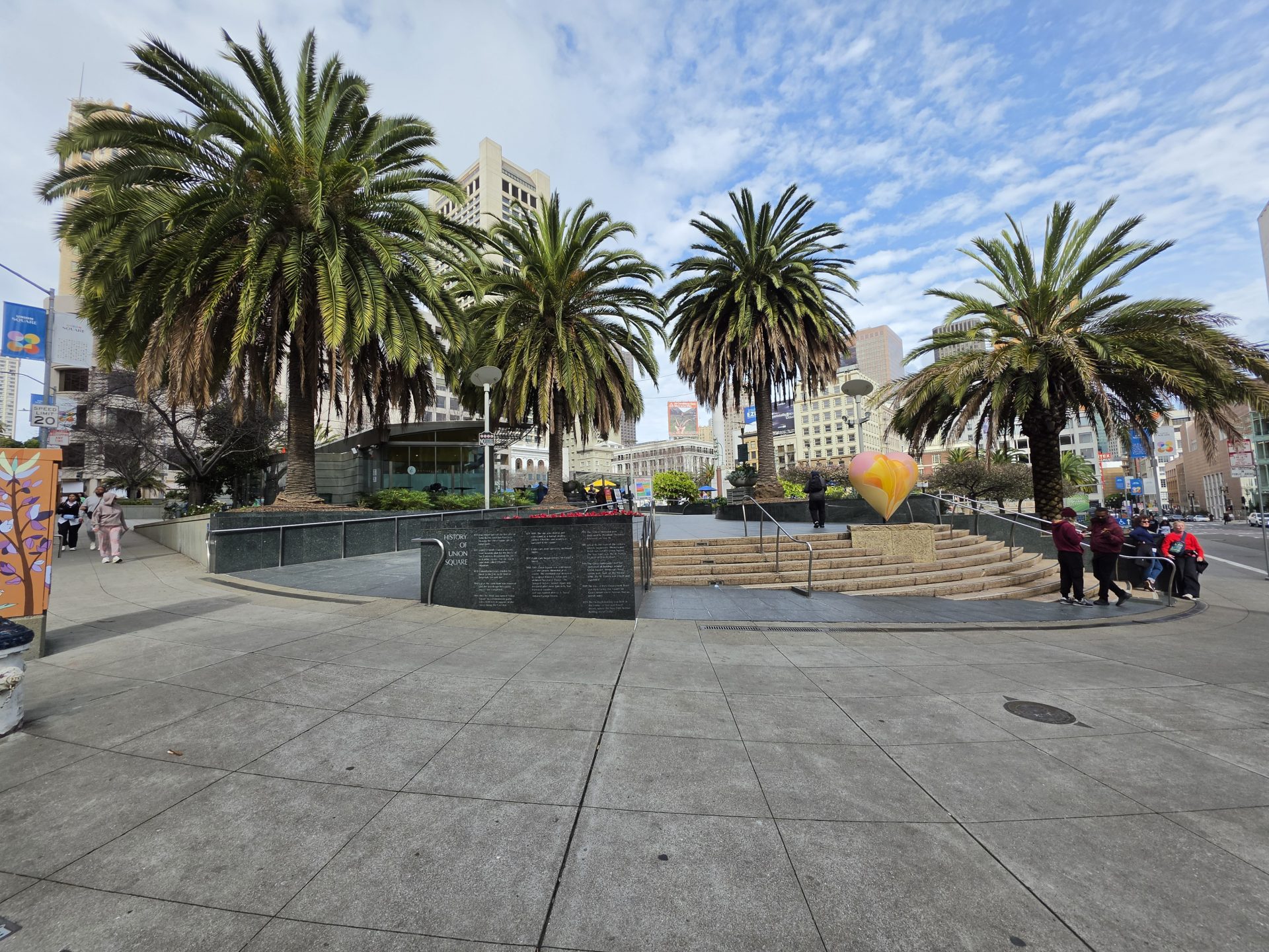 Обзор Samsung Galaxy S26 Ultra, S26 Plus и S26: сравнение и цены в России картинка Смартфон Samsung Galaxy S26 Ultra: ставка на ИИ | DGL.RU