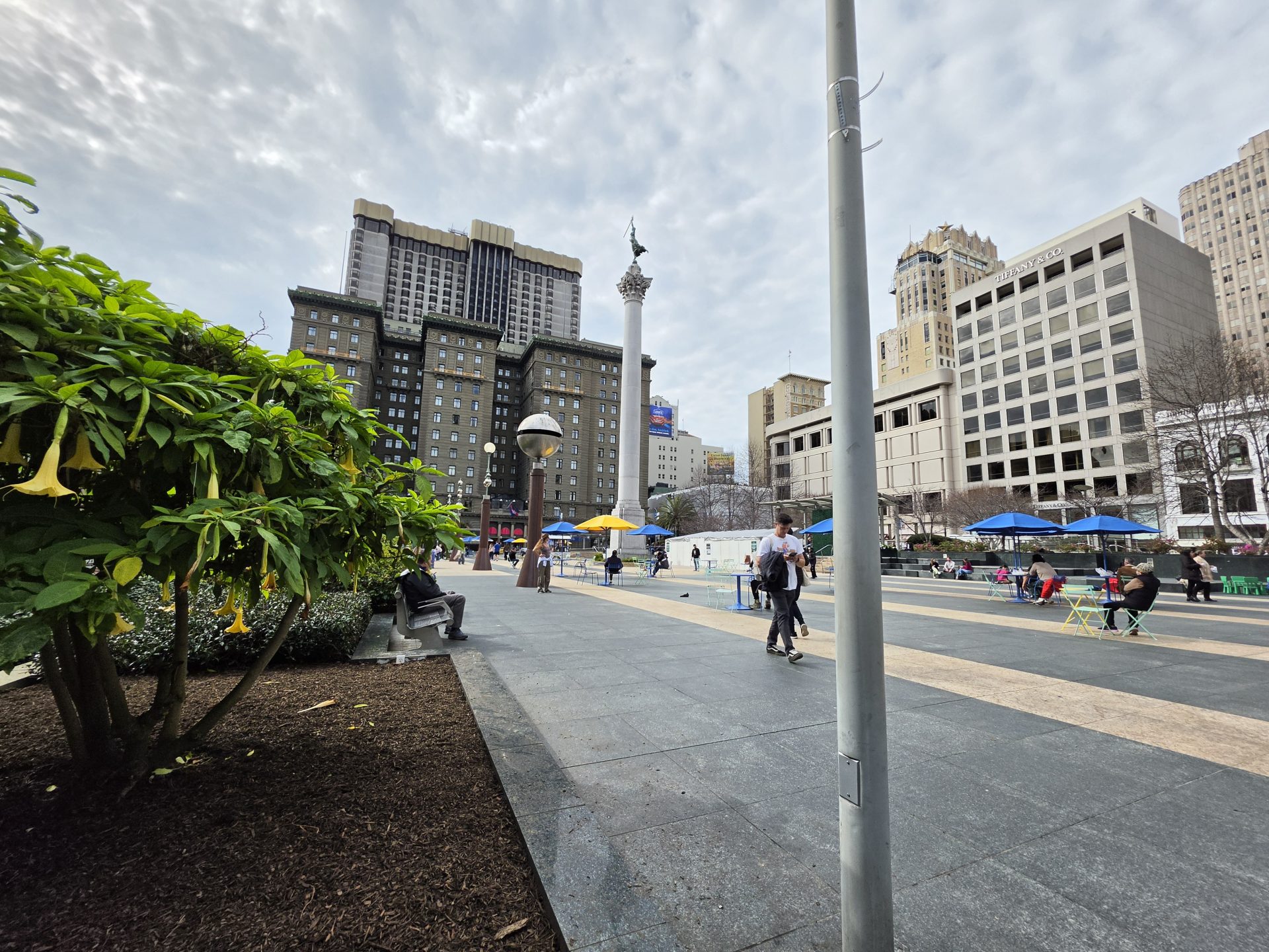 Обзор Samsung Galaxy S26 Ultra, S26 Plus и S26: сравнение и цены в России картинка Смартфон Samsung Galaxy S26 Ultra: ставка на ИИ | DGL.RU