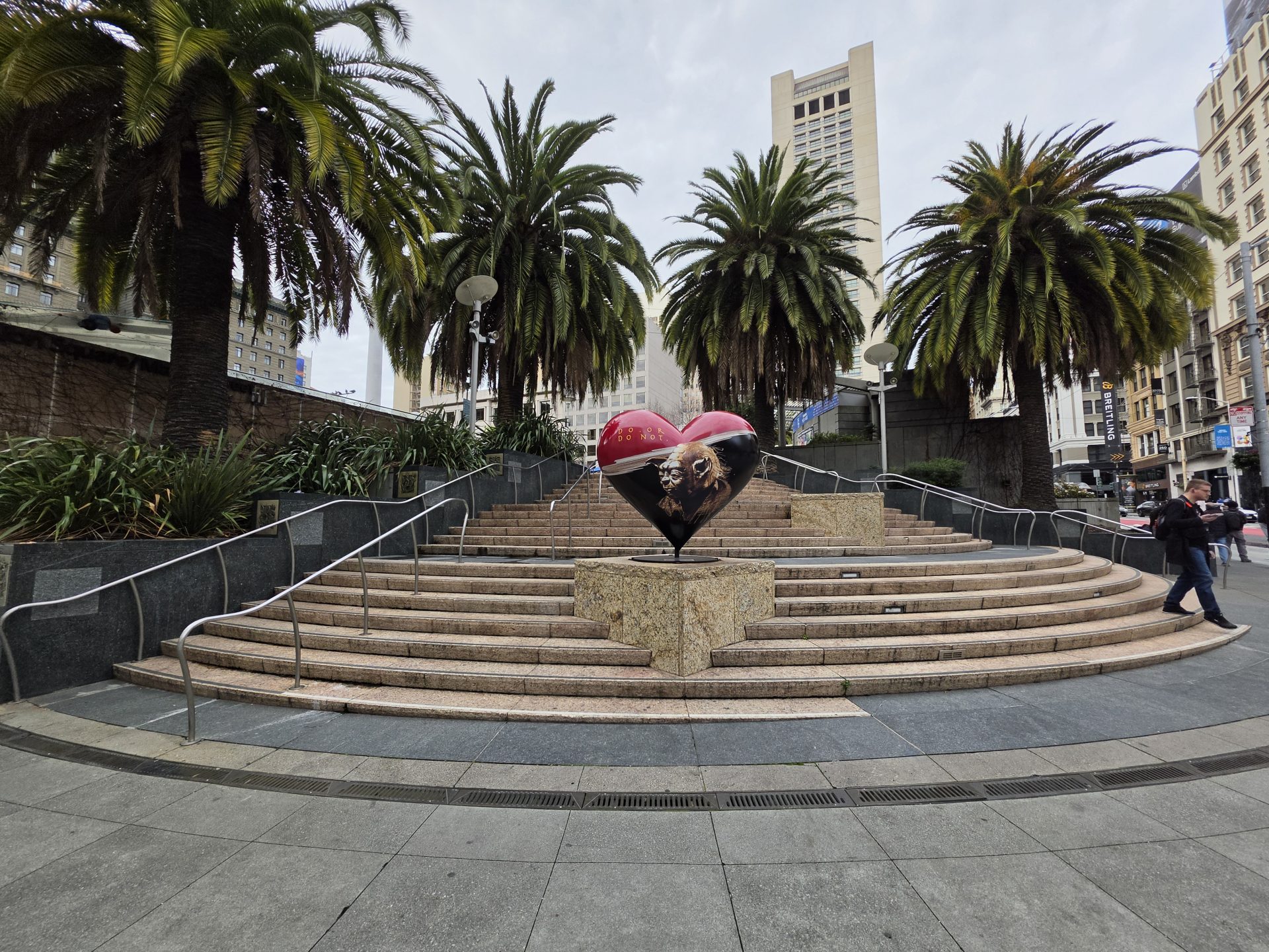 Обзор Samsung Galaxy S26 Ultra, S26 Plus и S26: сравнение и цены в России картинка Смартфон Samsung Galaxy S26 Ultra: ставка на ИИ | DGL.RU