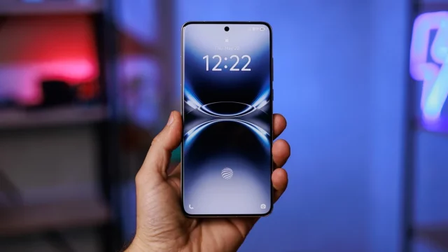 Смартфон Vivo с аккумулятором на 10 000 мАч может оказаться опасным кирпичом (2) Смартфон Vivo X100 с батареей 10 000 мАч | DGL.RU