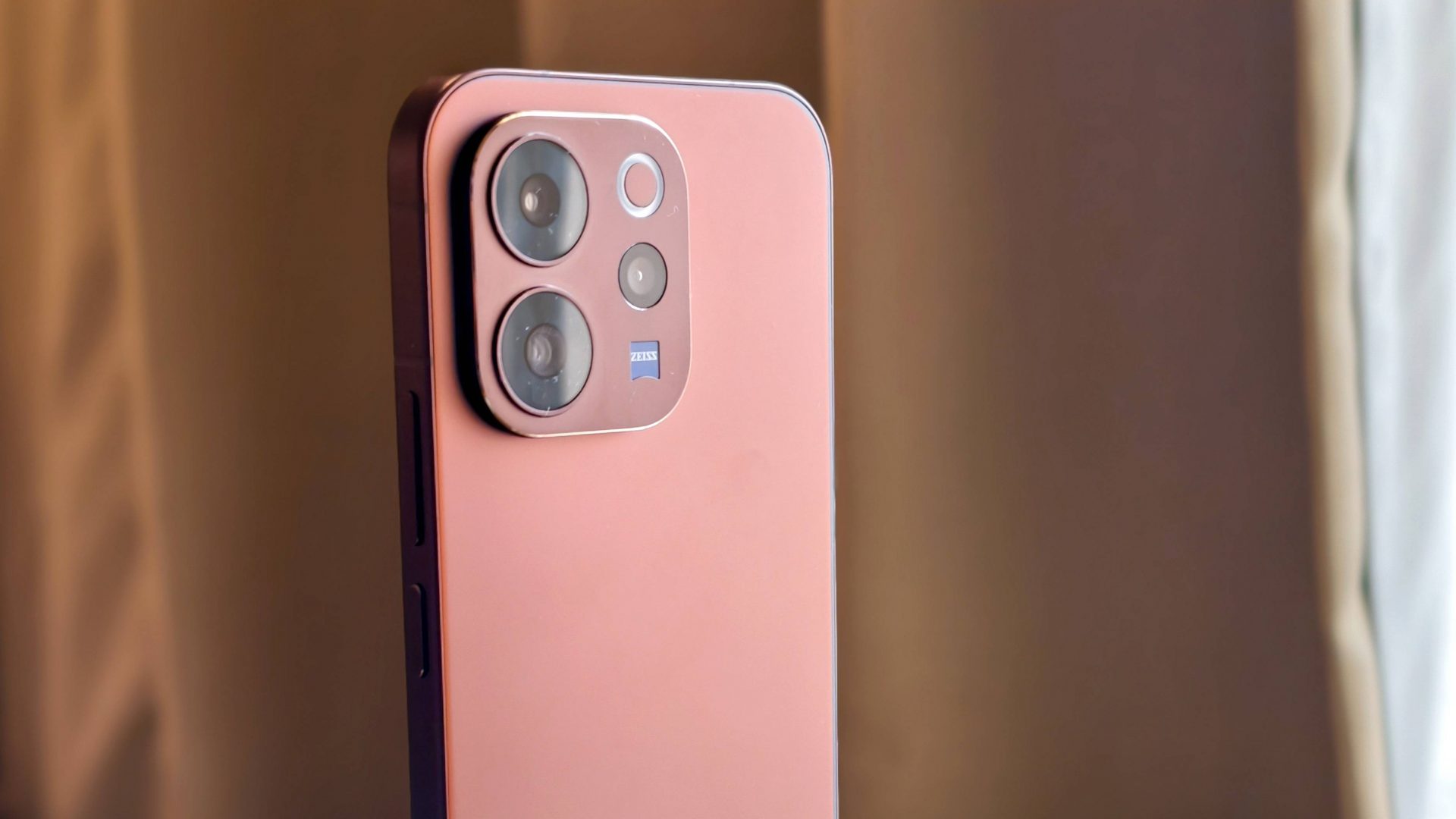 Смартфон vivo V70 Elite: первый «элитный» гаджет в серии, который удивит даже скептиков