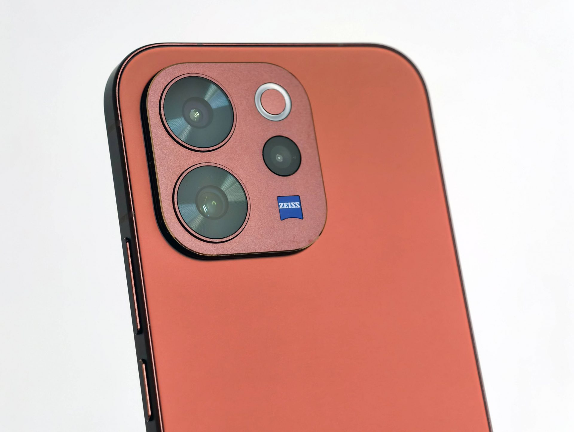 Смартфон vivo V70 Elite с камерой ZEISS | DGL.RU