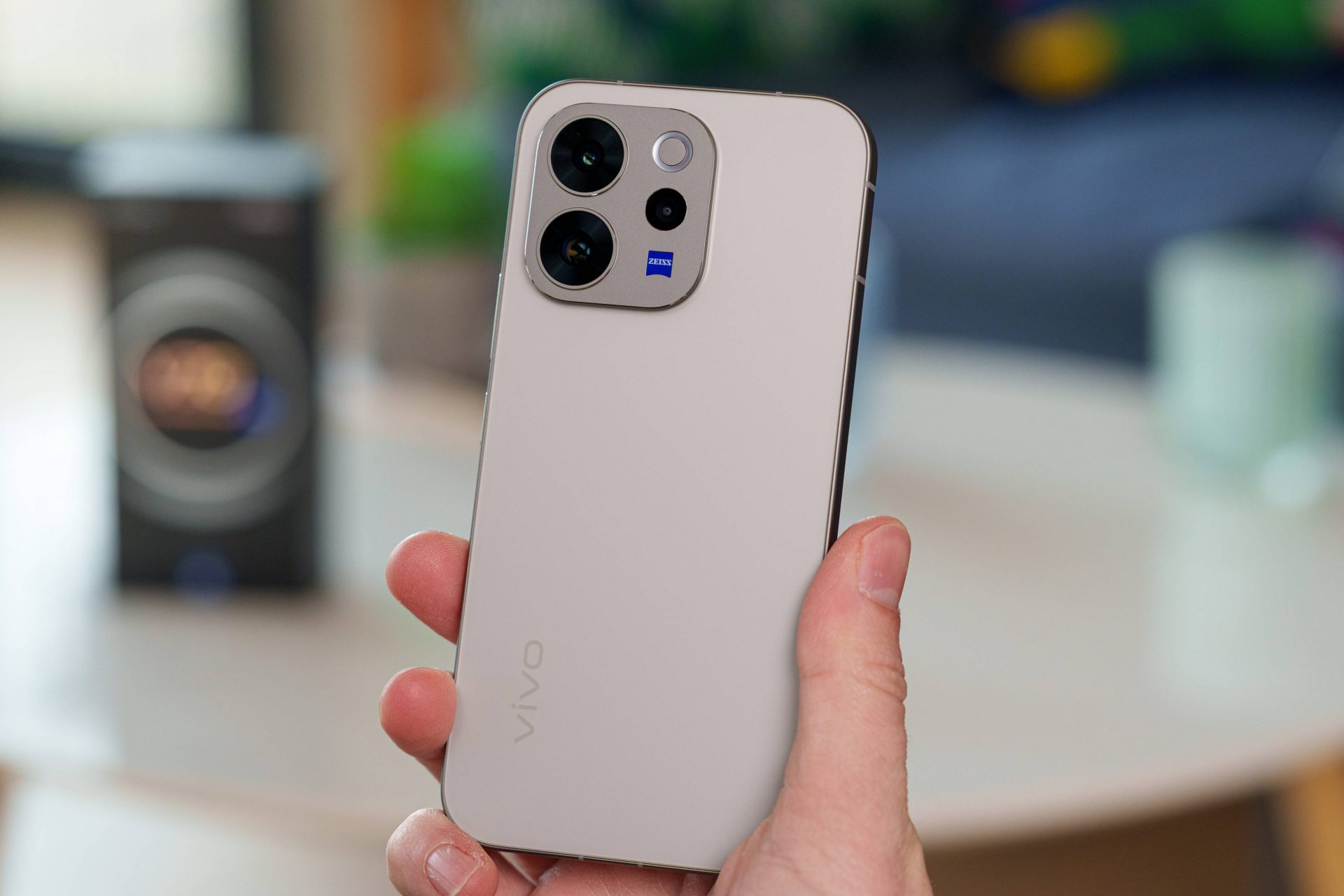 Смартфон vivo V70 с батареей 6500 мАч | DGL.RU