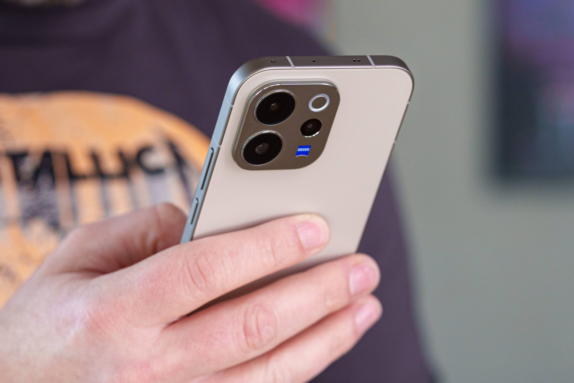 Смартфон vivo V70 с батареей 6500 мАч | DGL.RU