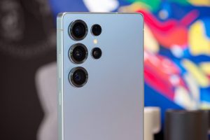 Смартфоны Samsung снова копируют Apple: забытая технология возвращается в Galaxy S27