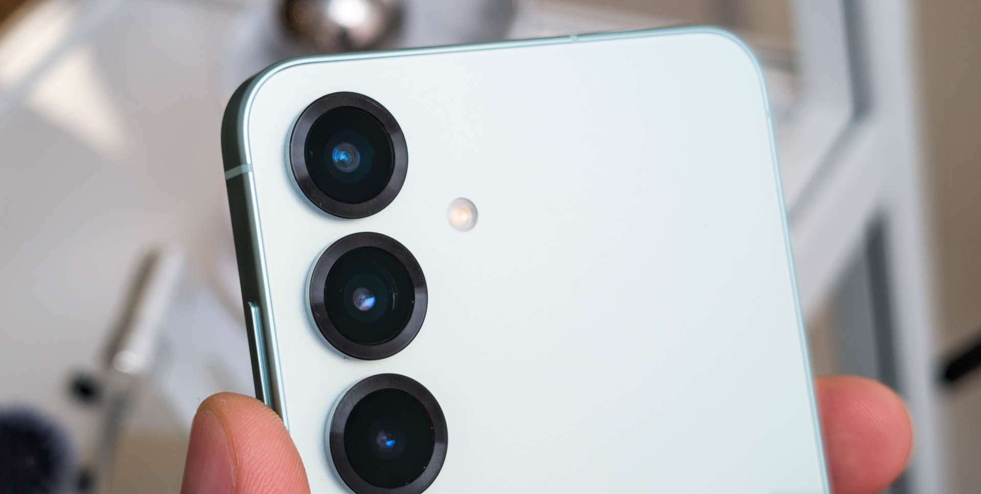 Смартфоны Samsung вернут забытую фишку 2019 года ради борьбы с iPhone 18: в камерах снова появится переменная диафрагма