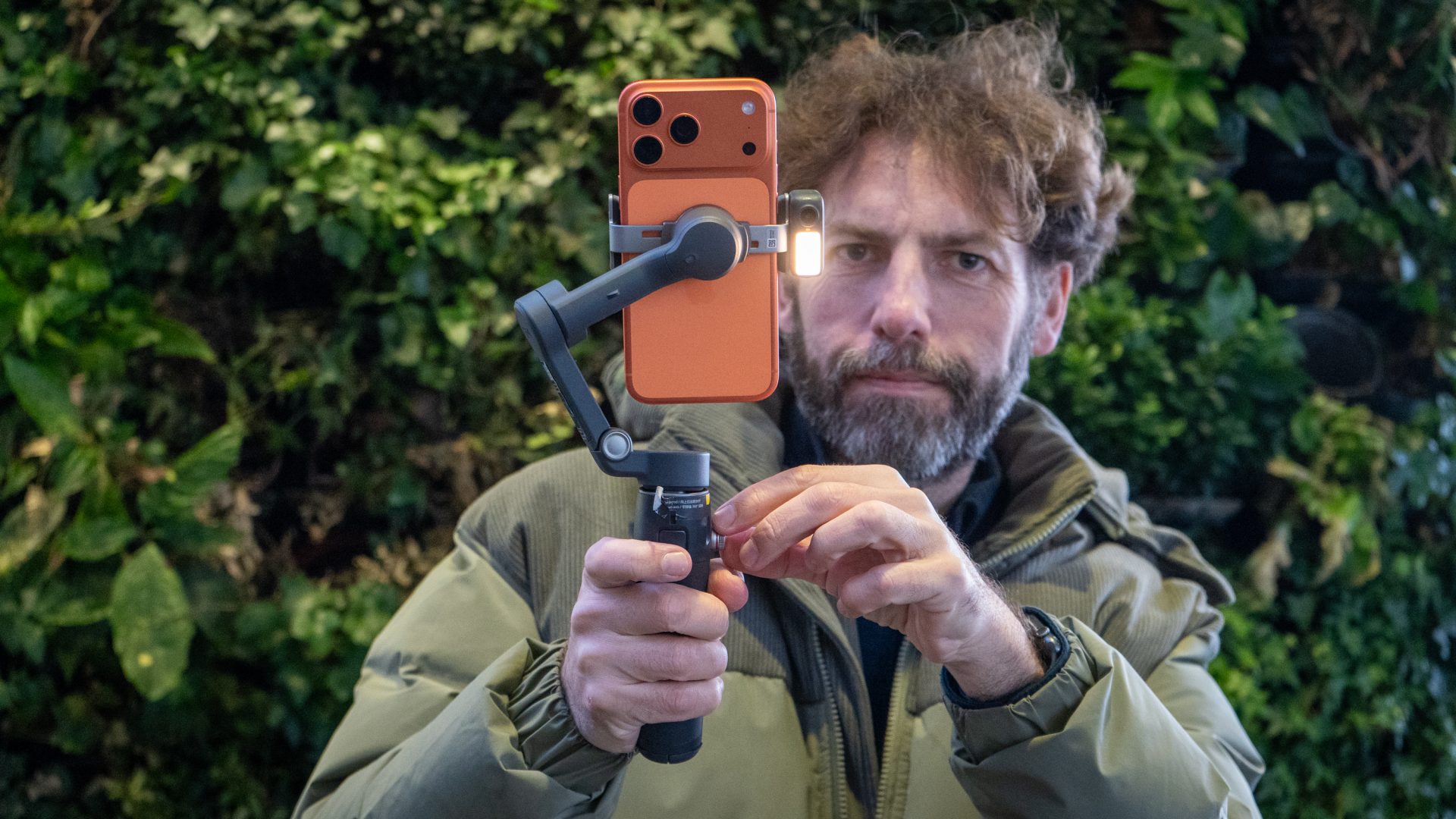 Обзор DJI Osmo Mobile 8: профессиональный стабилизатор, который не разоряет картинка Стабилизатор DJI Osmo Mobile 8 | DGL.RU