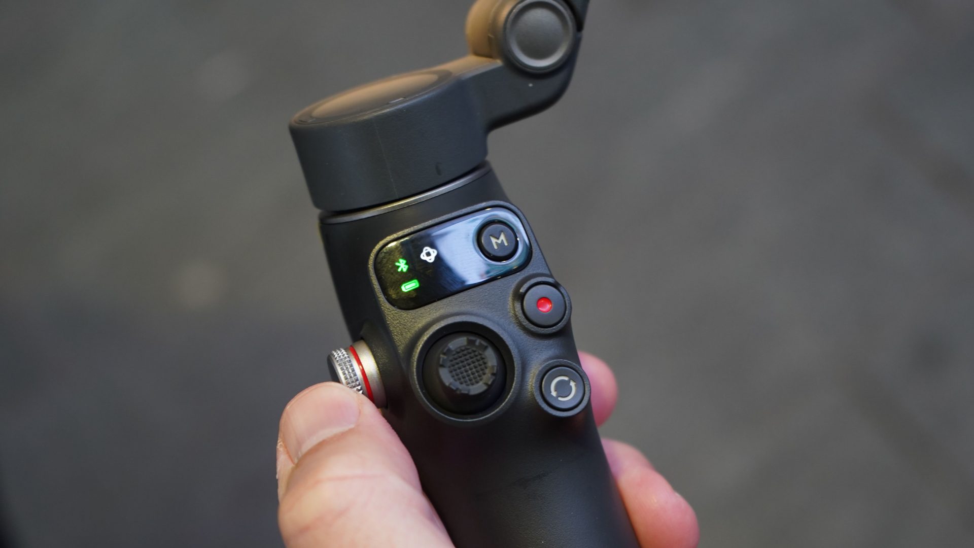 Обзор DJI Osmo Mobile 8: профессиональный стабилизатор, который не разоряет картинка Стабилизатор DJI Osmo Mobile 8 | DGL.RU