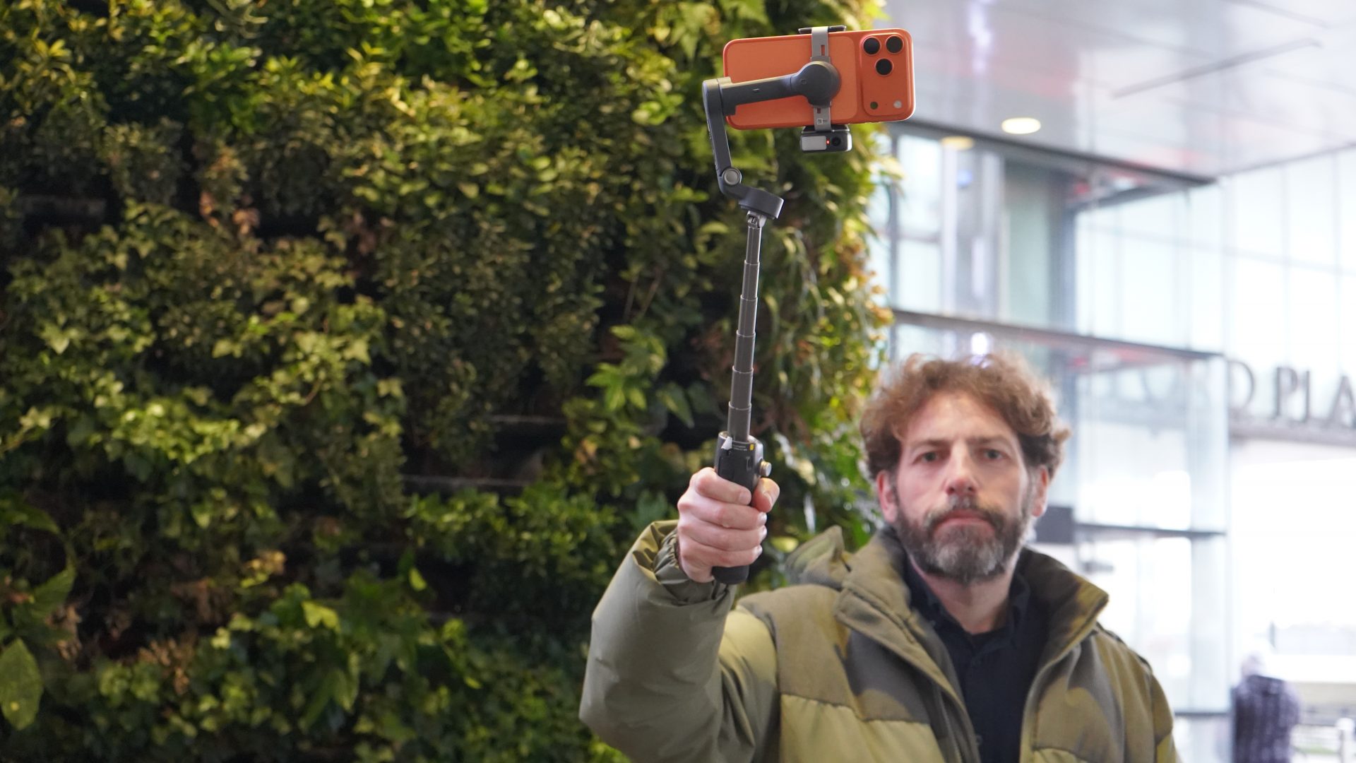 Обзор DJI Osmo Mobile 8: профессиональный стабилизатор, который не разоряет картинка Стабилизатор DJI Osmo Mobile 8 | DGL.RU