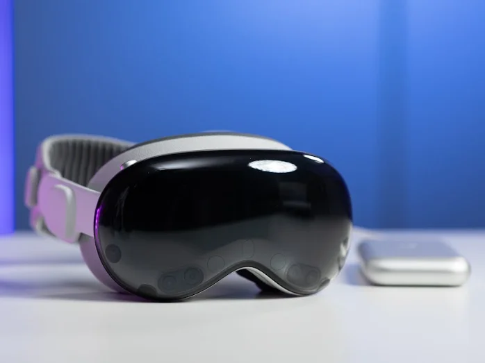 Умные очки Apple: компания безнадежно отстает от конкурентов и выпустит гаджет только через несколько лет картинка Умные очки Apple задержатся до 2028 года | DGL.RU