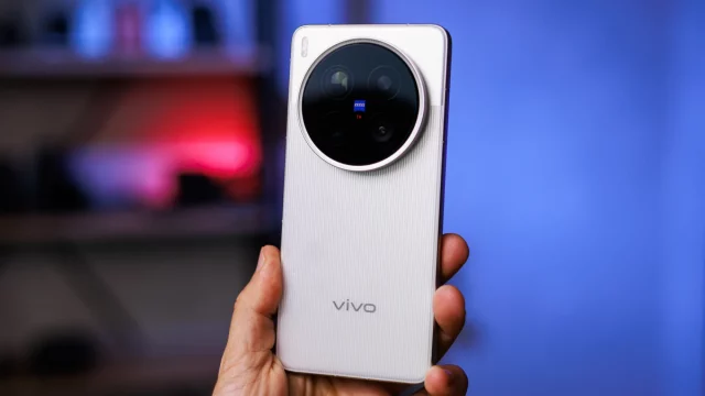 Vivo X300 Ultra и X300 FE получили сертификаты и готовятся штурмовать полки российских магазинов Vivo X300 Ultra и X300 FE получили сертификаты и готовятся штурмовать полки российских магазинов