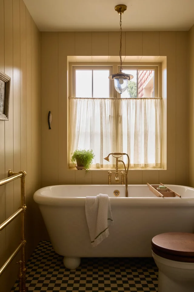 Желтый интерьер: идеи для дома и эффект солнца | DGL.RU