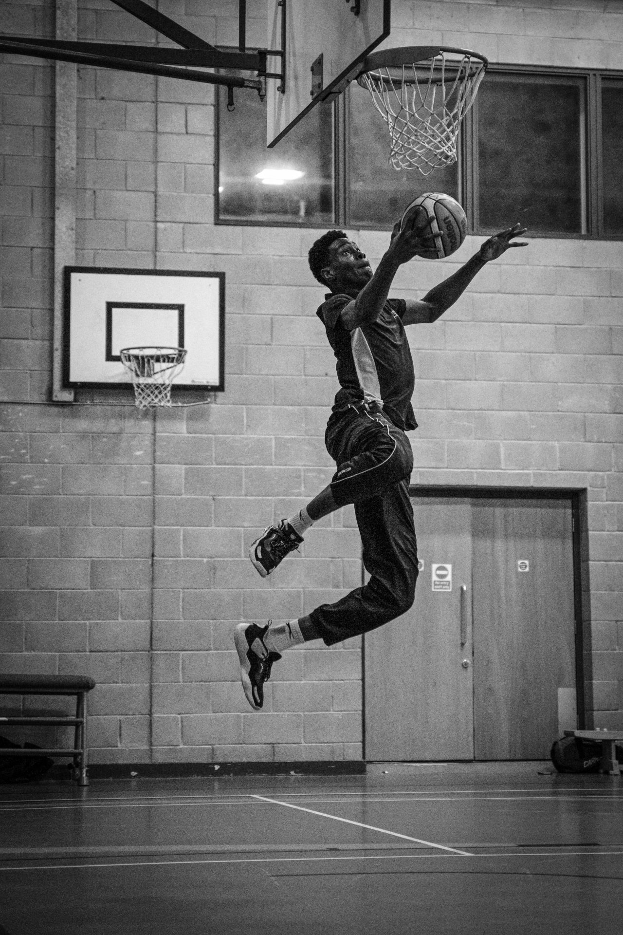 Обзор Nikon Z9 — лучшая гибридная фотокамера для профи картинка Nikon Z9