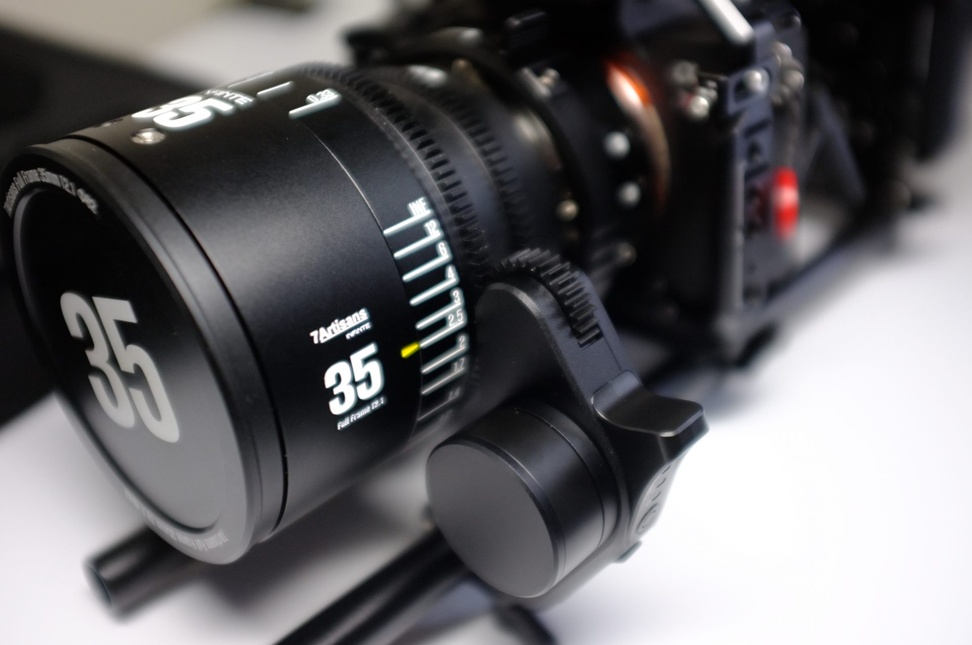 Обзор Viltrox NexusFocus F1 — полностью изменил рабочий процесс картинка Адаптер Viltrox NexusFocus F1: автофокус для PL | DGL.RU