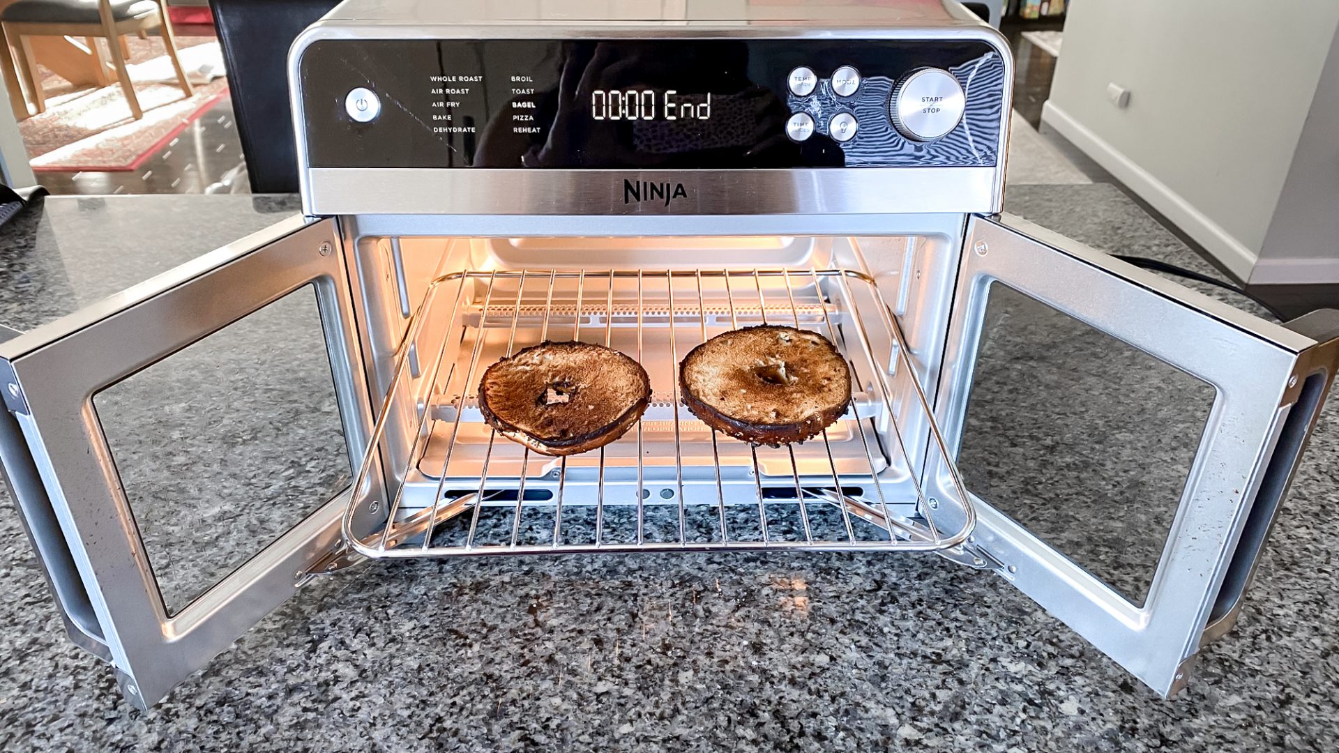 Обзор Ninja French Door Premier в России — универсал, но кухня нужна побольше картинка Аэрофритюрница Ninja French Door Premier | DGL.RU