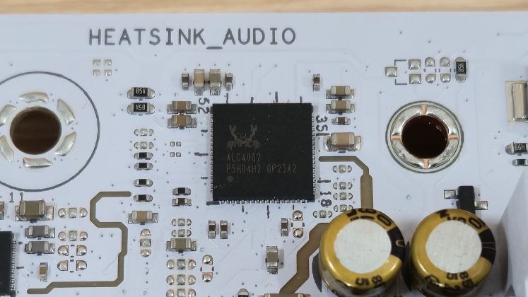 Asus ROG Crosshair X870E Glacial &mdash; плата с LCD | DGL.RU