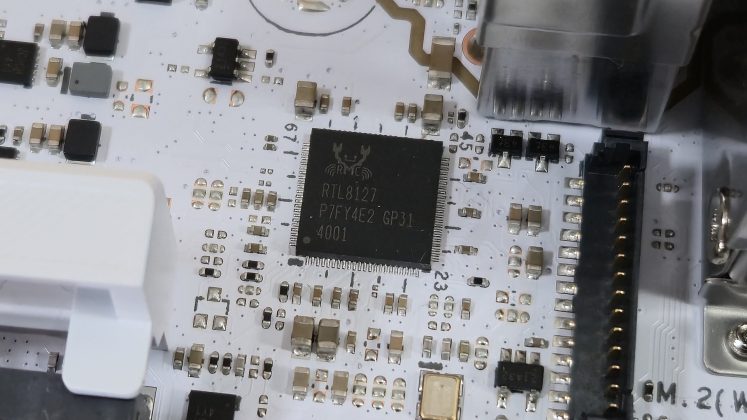 Asus ROG Crosshair X870E Glacial &mdash; плата с LCD | DGL.RU