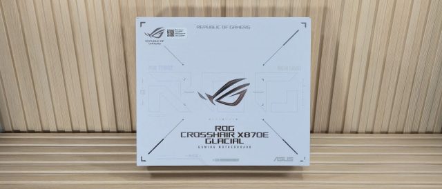 Asus ROG Crosshair X870E Glacial — плата с LCD | DGL.RU
