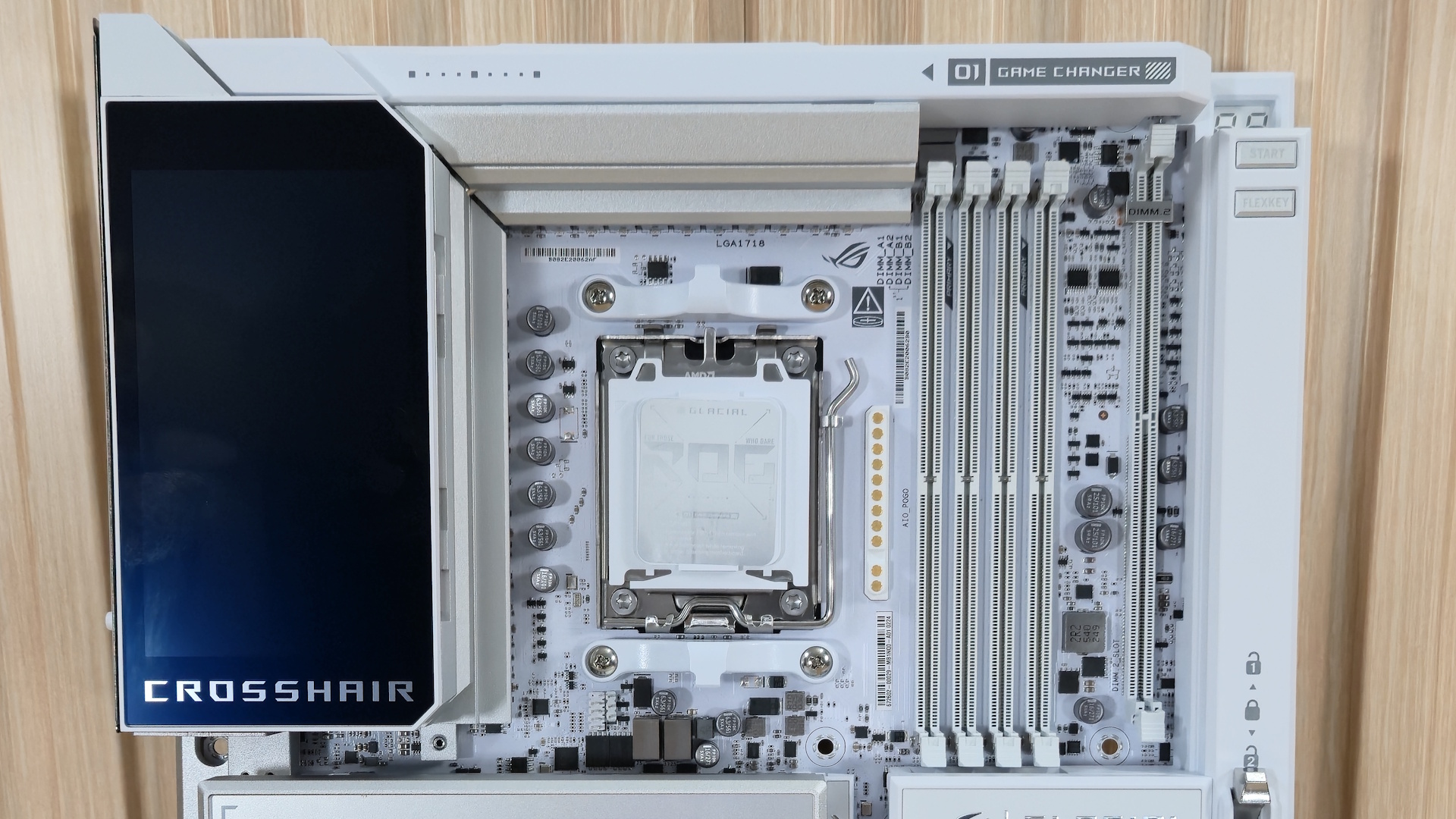 Asus ROG Crosshair X870E Glacial — плата с LCD | DGL.RU