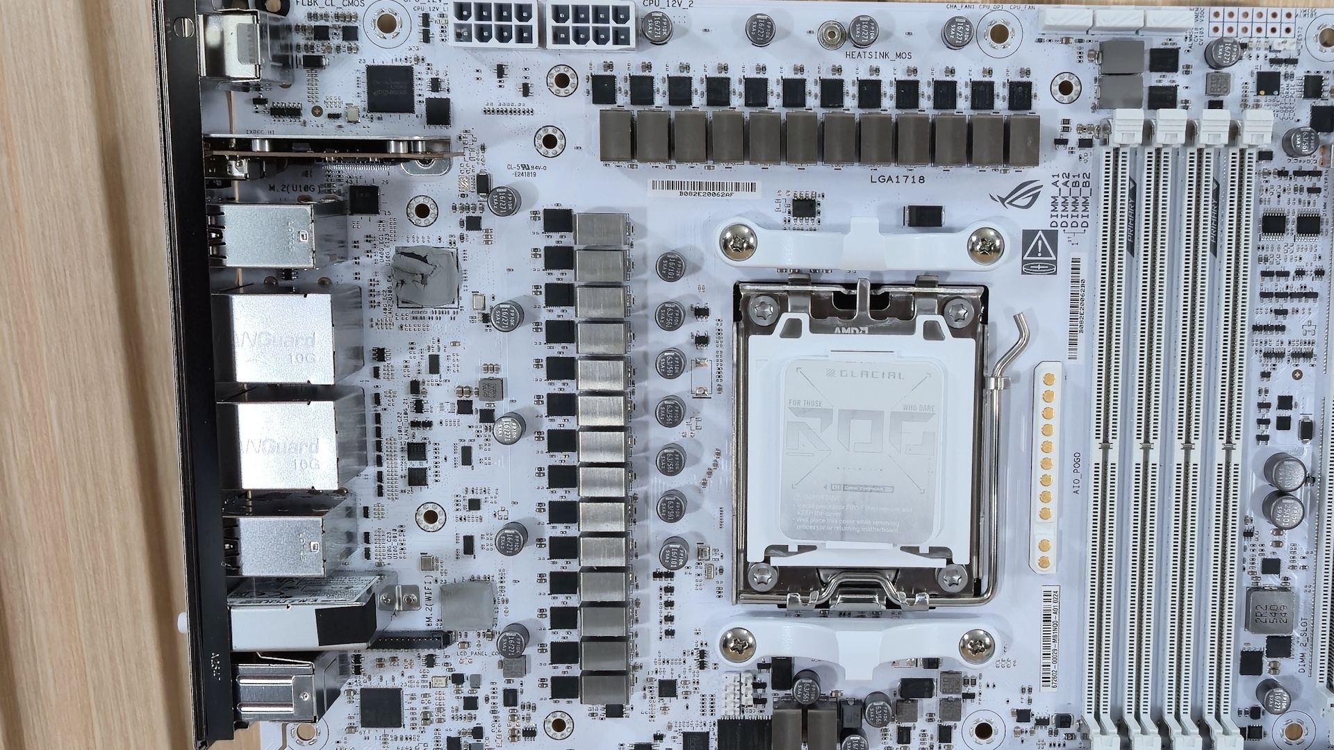 Asus ROG Crosshair X870E Glacial — плата с LCD | DGL.RU