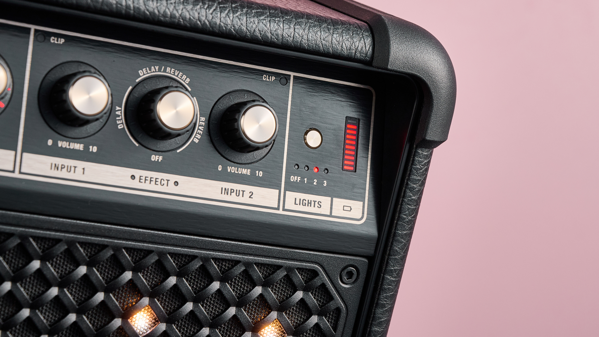 Обзор Marshall Bromley 450 - захватывающий звук и караоке картинка Bluetooth-колонка Marshall Bromley 450 | DGL.RU