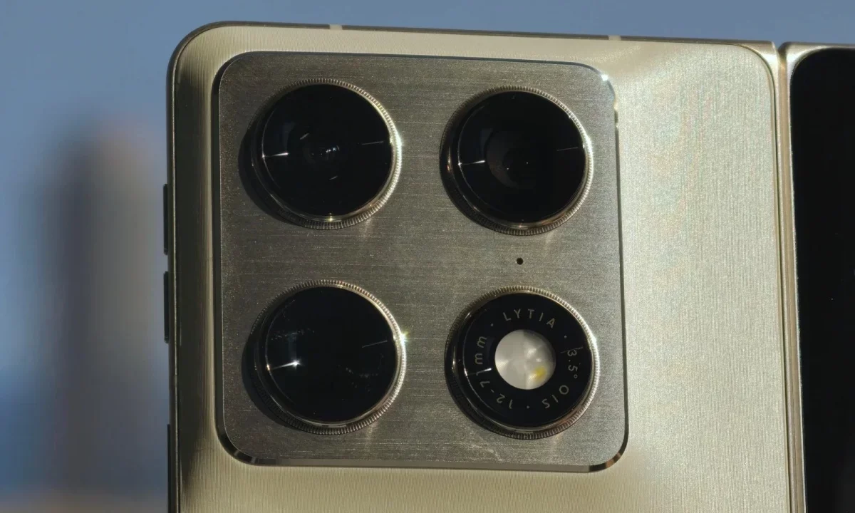 Motorola Razr Fold: цена оказалась выше ожиданий | DGL.RU