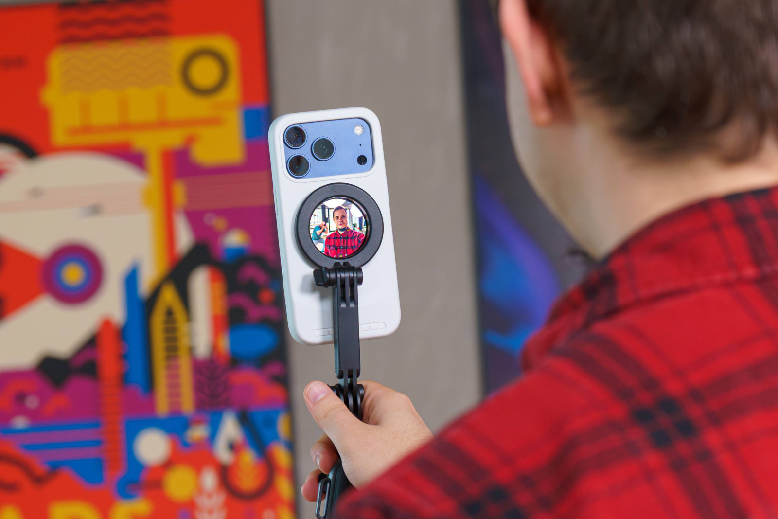 Чехол Selfix добавит iPhone 17 Pro второй экран | DGL.RU