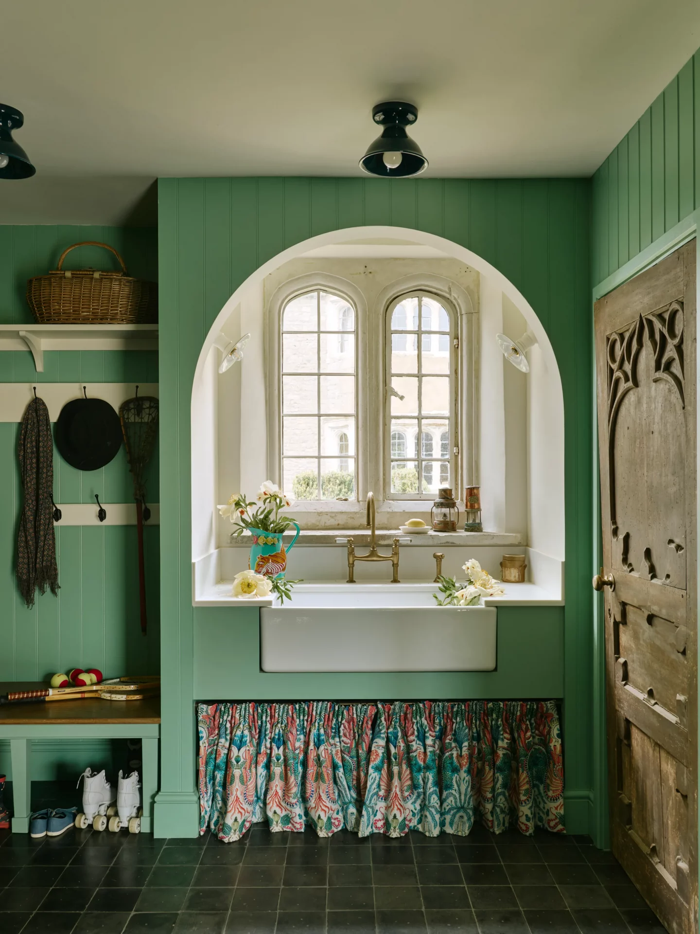 Дизайн прихожей: лучшие идеи для «грязной» зоны и советы по хранению вещей