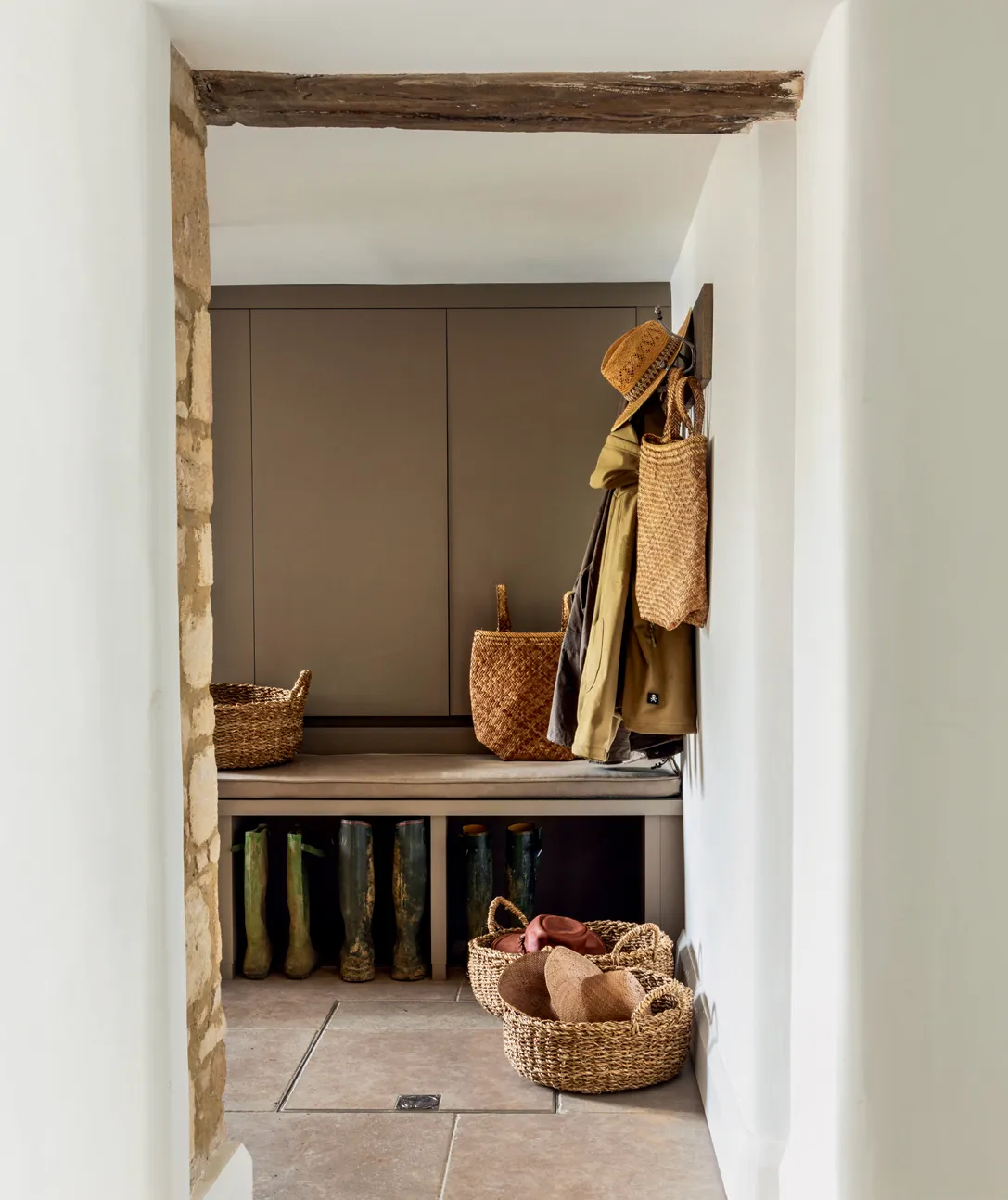 Дизайн прихожей: лучшие идеи для «грязной» зоны и советы по хранению вещей картинка Дизайн прихожей: советы по хранению вещей | DGL.RU