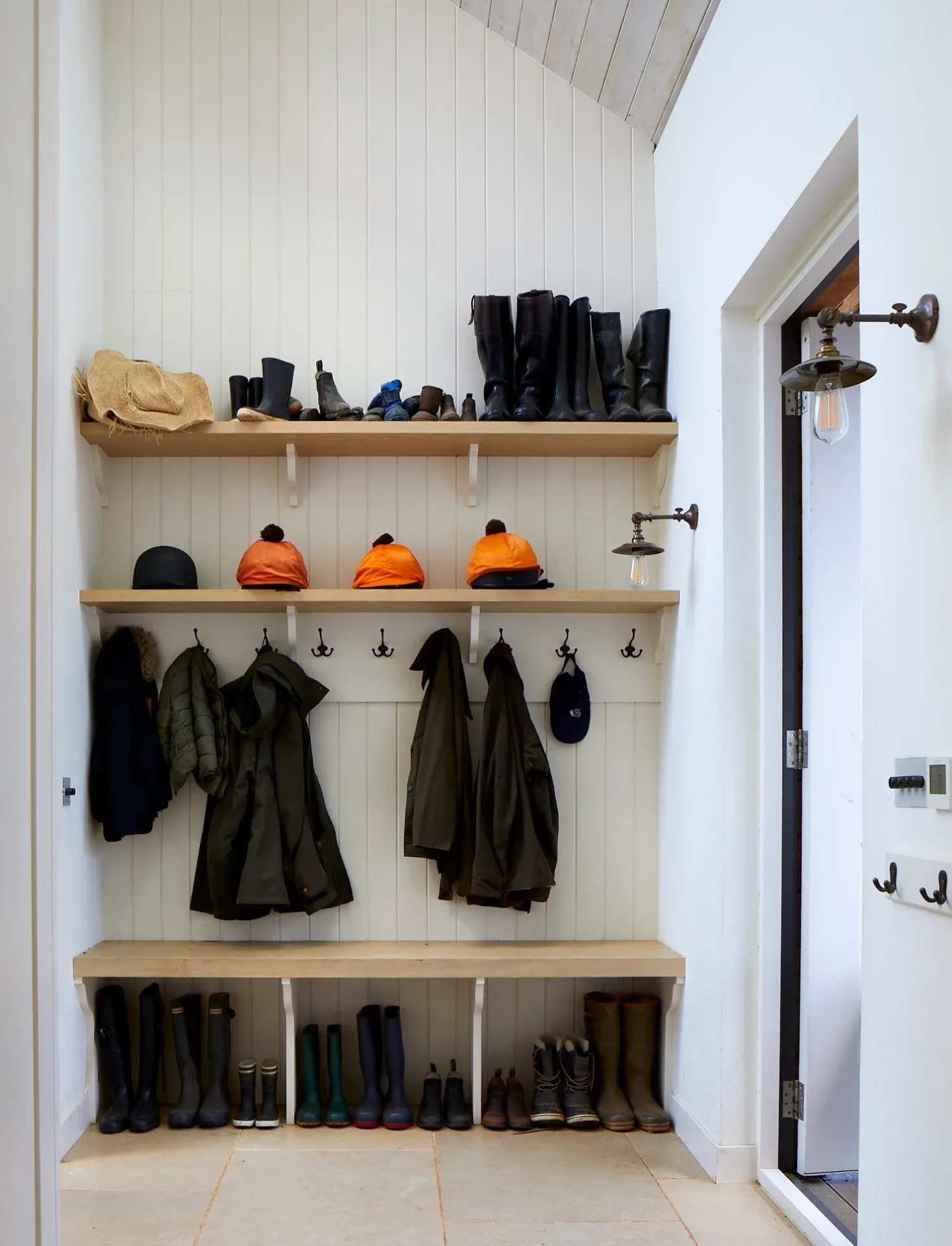 Дизайн прихожей: лучшие идеи для «грязной» зоны и советы по хранению вещей картинка Дизайн прихожей: советы по хранению вещей | DGL.RU