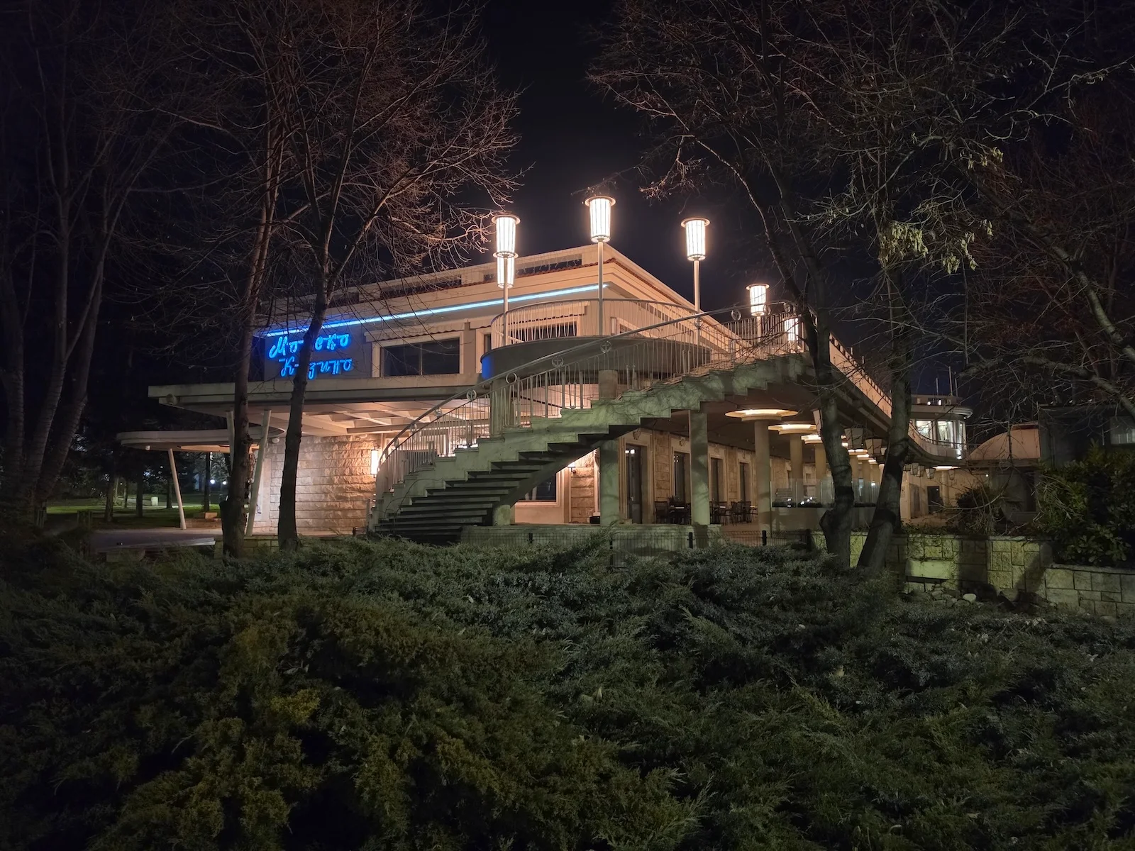 Камерная битва китайцев и корейцев: Vivo X300 Pro против Galaxy S26 Ultra в российских реалиях картинка Vivo X300 Pro и Galaxy S26 Ultra: битва камер | DGL.RU