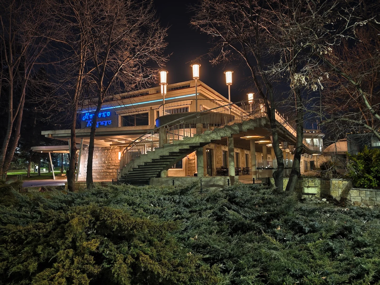 Камерная битва китайцев и корейцев: Vivo X300 Pro против Galaxy S26 Ultra в российских реалиях картинка Vivo X300 Pro и Galaxy S26 Ultra: битва камер | DGL.RU