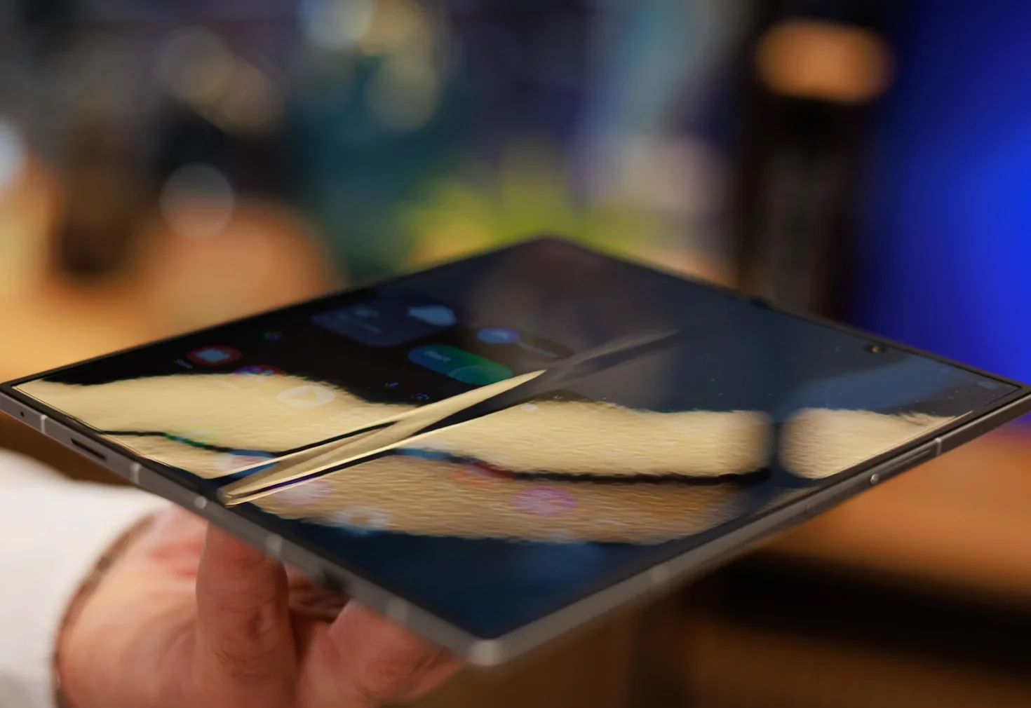 Ждали складной iPhone в России? Готовьтесь к компромиссам. Apple пришлось урезать амбиции