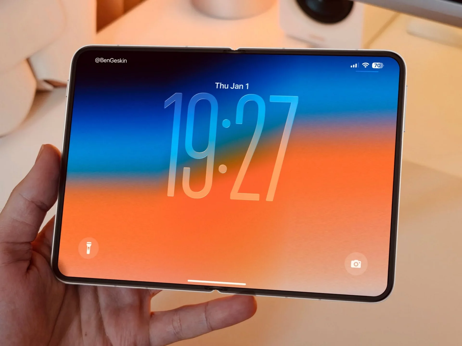 Пока Apple мучительно гнет экраны, Huawei штампует Pura: что быстрее появится на Авито? картинка Пока Apple мучительно гнет экраны, Huawei штампует Pura: Что быстрее появится на Авито?