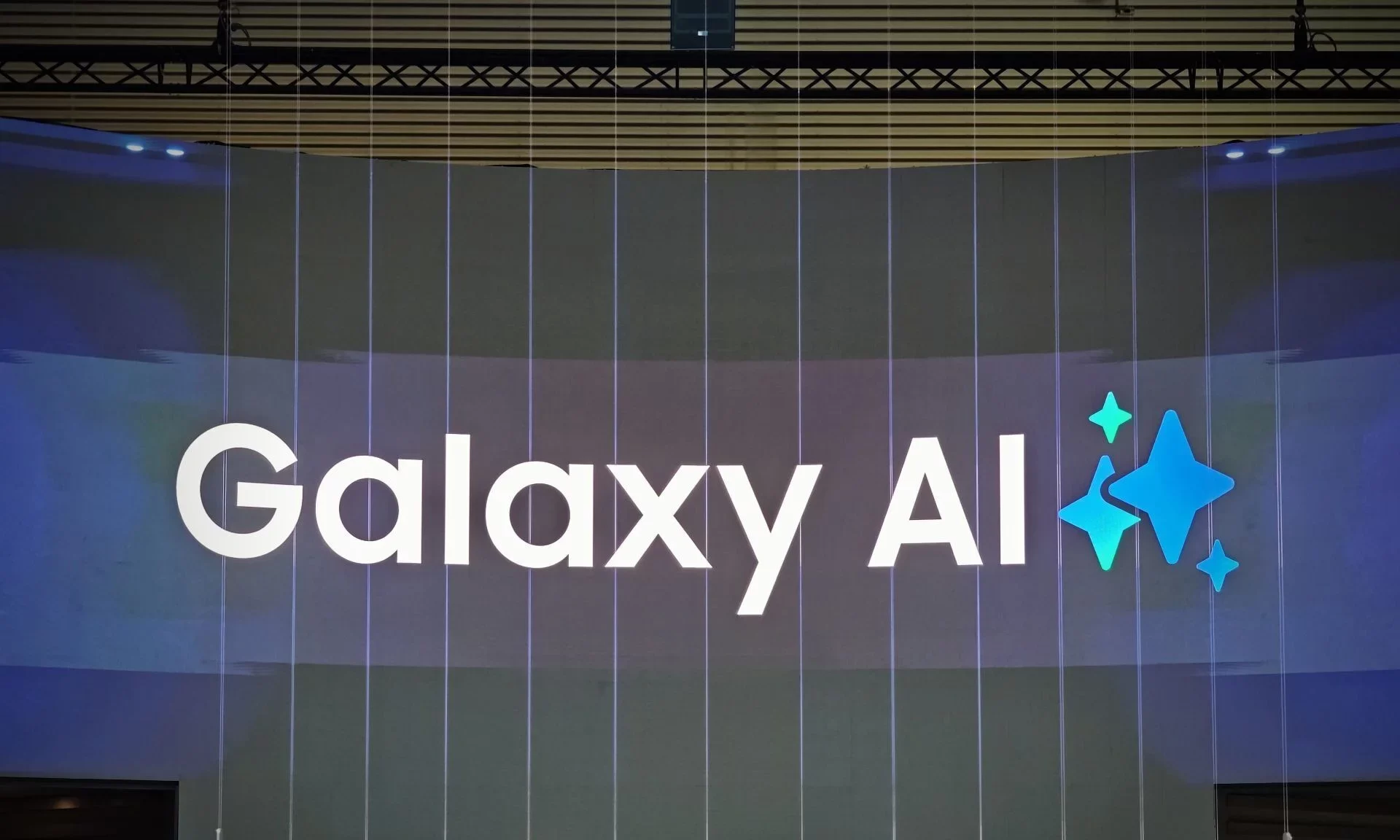 Galaxy S26 в РФ: телефон по параллельному импорту, аксессуары — по цене золотого слитка картинка Новые аксессуары для зарядки — та же проблема с завышенной ценой. Вот как я вижу Galaxy S26