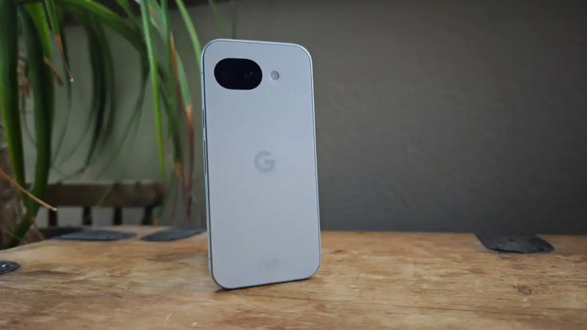 Google Pixel 10a против iPhone 17e: битва смартфонов среднего класса