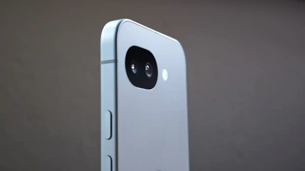 Google Pixel 10a против iPhone 17e: битва смартфонов среднего класса