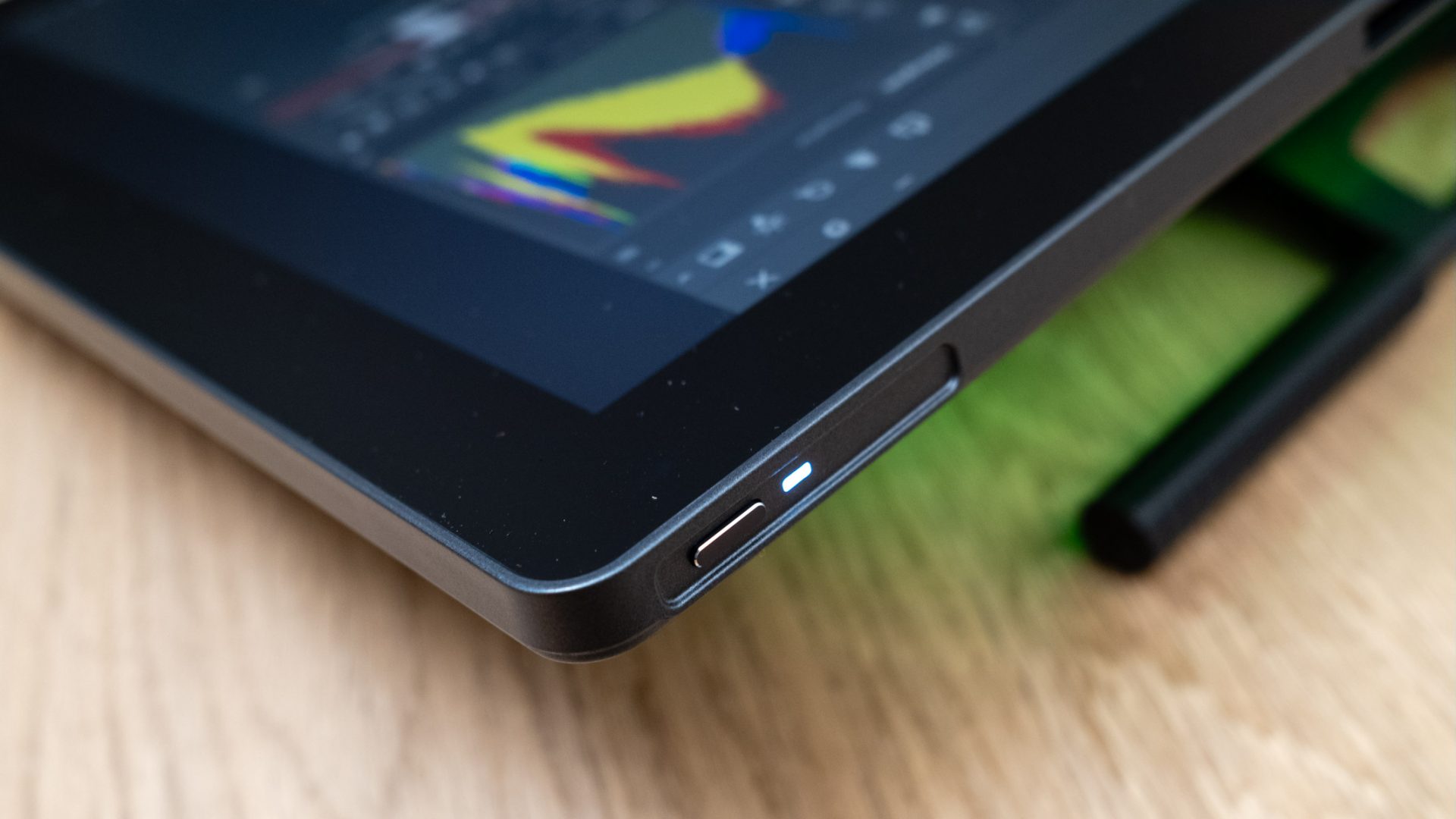 Обзор Huion Kamvas 22 (Gen 3) - большой дисплей с пером и как купить его в России картинка Графический планшет Huion Kamvas 22 Gen 3 | DGL.RU