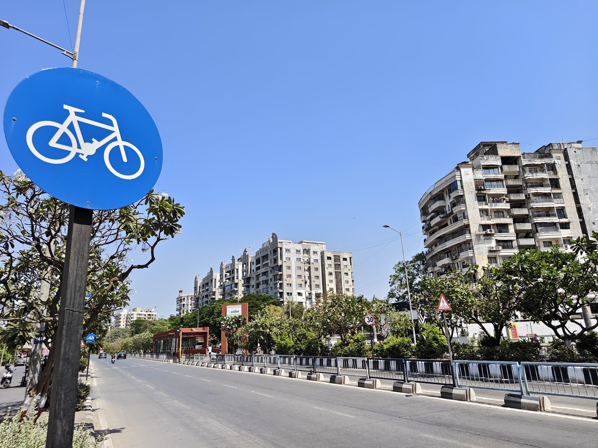 Обзор смартфона iQOO 15R: король автономности официально в России картинка Обзор смартфона iQOO 15R: король автономности официально в России фото