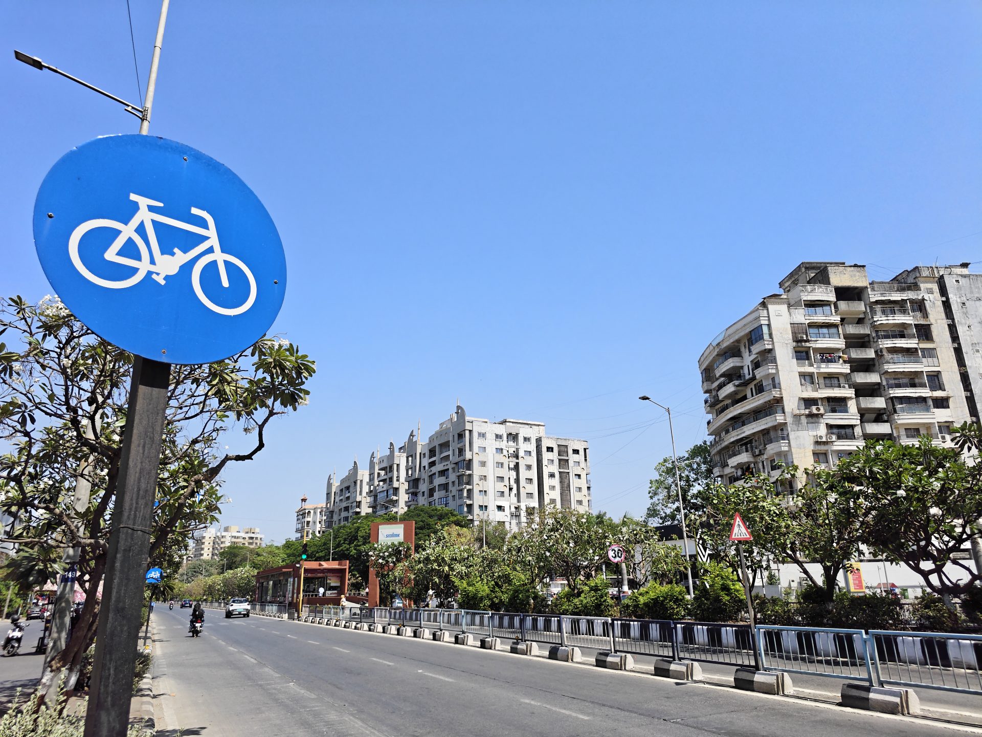 Обзор смартфона iQOO 15R: король автономности официально в России картинка Обзор смартфона iQOO 15R: король автономности официально в России фото