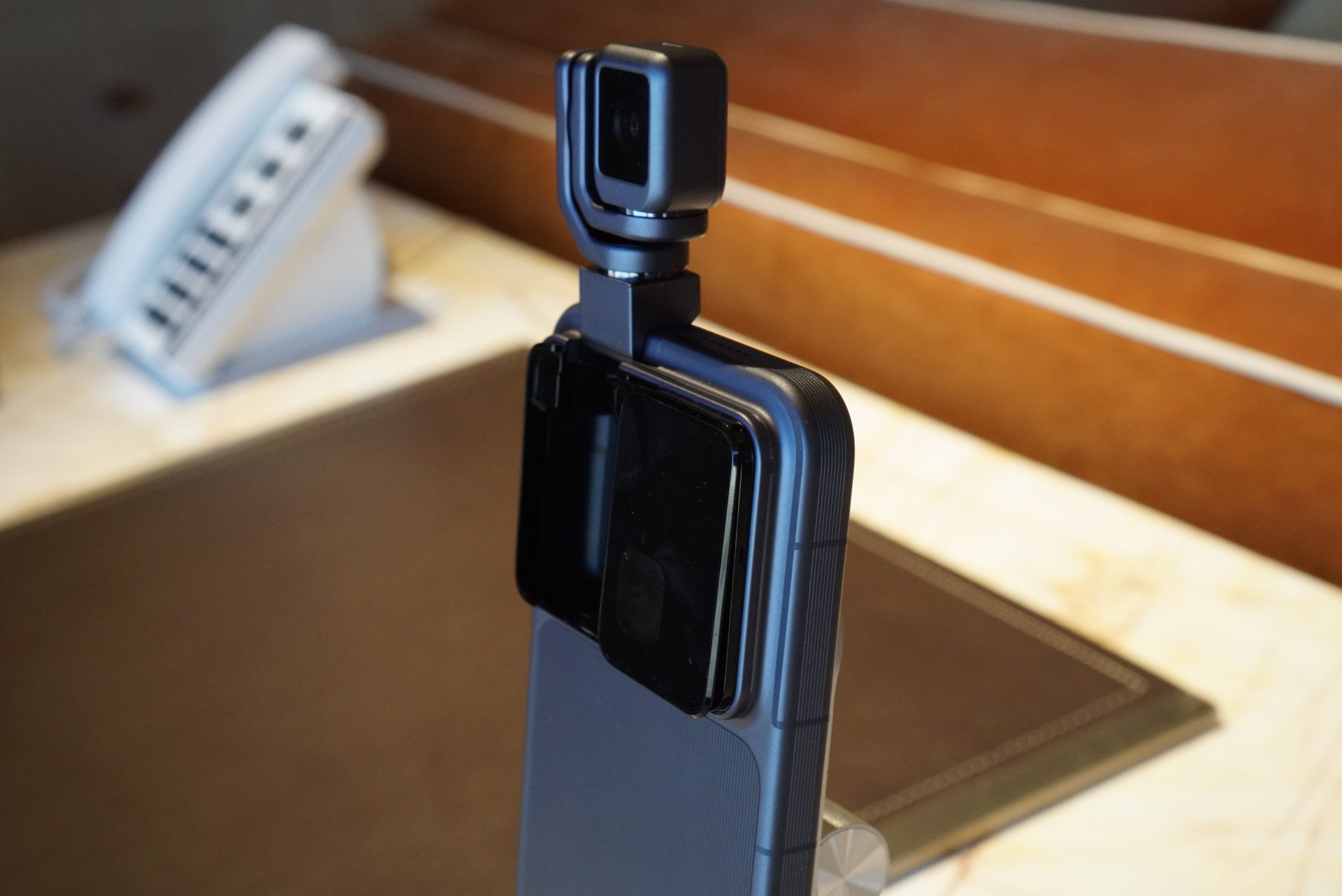 Honor Robot Phone: стабилизирующие фишки с гимбалом выйдут в третьем квартале картинка Honor Robot Phone выйдет в третьем квартале | DGL.RU