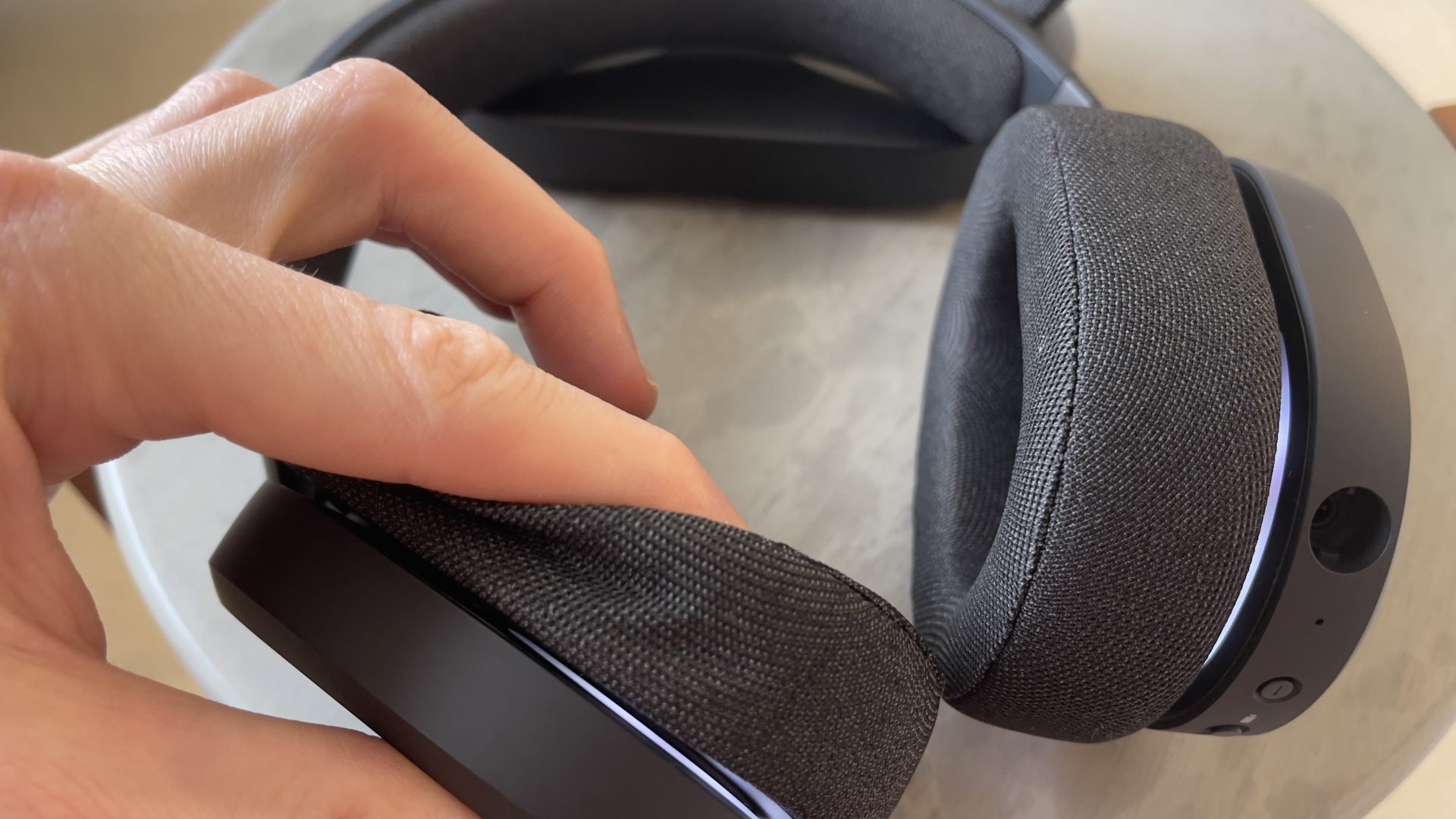 Обзор Fractal Scape - масса функций и цены в России картинка Игровая гарнитура Fractal Scape с док-станцией | DGL.RU