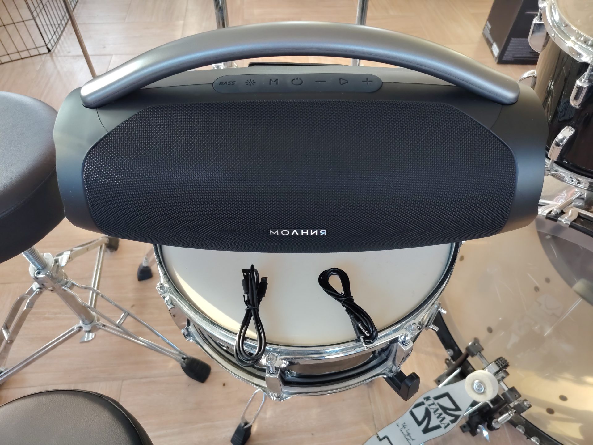 Обзор портативной колонки «Молния Тренд»: может ли она уделать тяжелый люкс? картинка Обзор портативной колонки «Молния Тренд»: может ли она уделать тяжелый люкс?