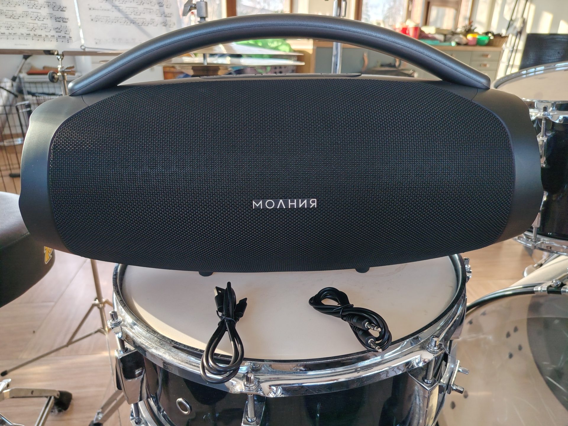 Обзор портативной колонки «Молния Тренд»: может ли она уделать тяжелый люкс? картинка Обзор портативной колонки «Молния Тренд»: может ли она уделать тяжелый люкс?